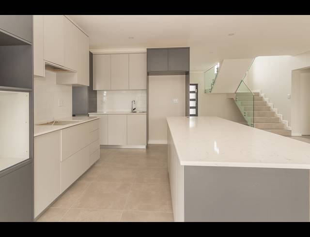 4 BEDROOM FREESTANDING FOR SALE IN SANDOWN